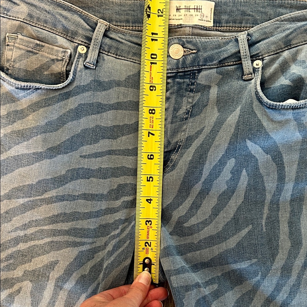 We The Free Low Tide Zebra Pattern Flare Jeans Sz 30 - Picture 8 of 10